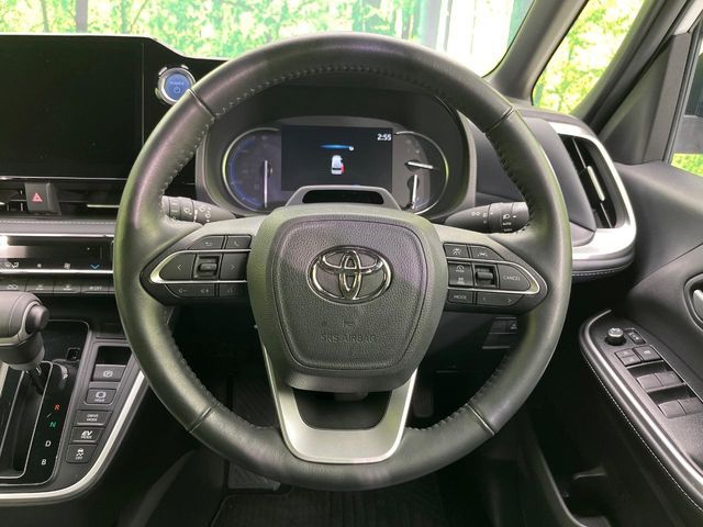 TOYOTA NOAH HYBRID 2022