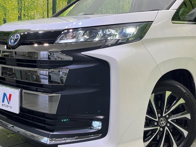 TOYOTA NOAH HYBRID 2022