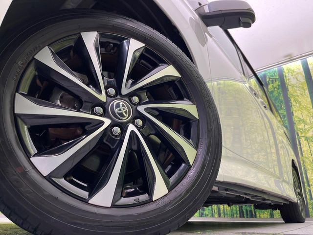 TOYOTA NOAH HYBRID 2022