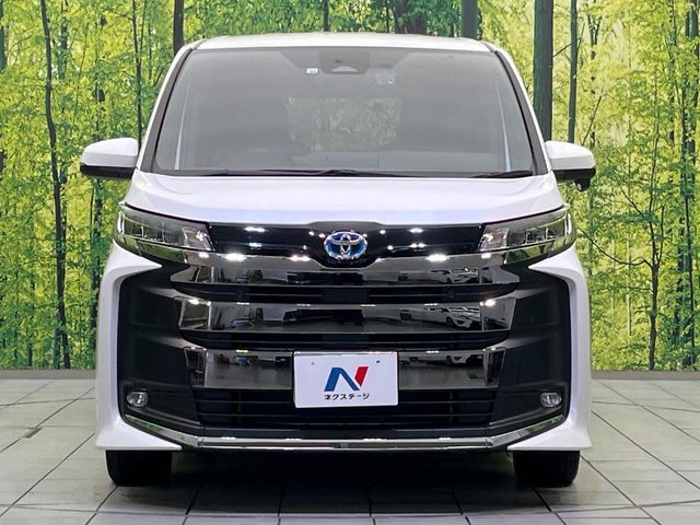 TOYOTA NOAH HYBRID 2022