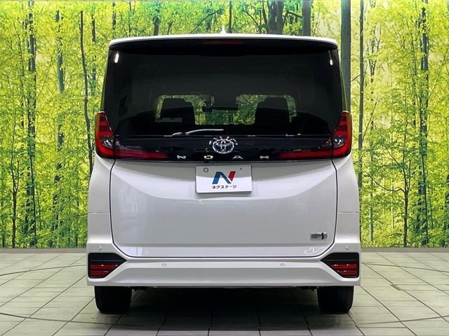 TOYOTA NOAH HYBRID 2022