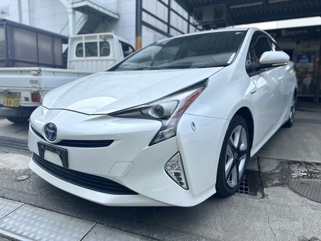 TOYOTA PRIUS 2016