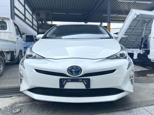 TOYOTA PRIUS 2016