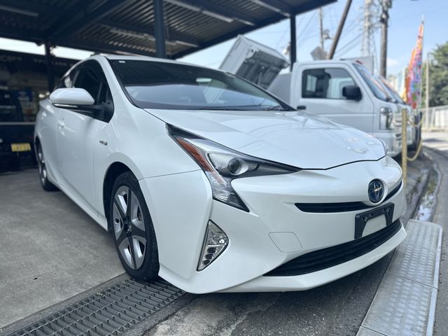 TOYOTA PRIUS 2016