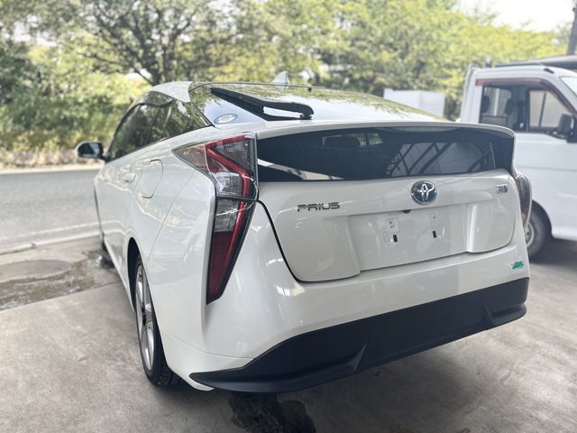 TOYOTA PRIUS 2016