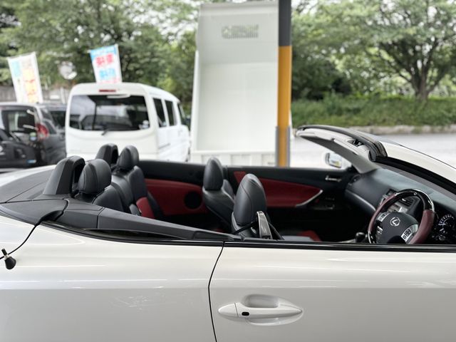 TOYOTA LEXUS IS350C 2010