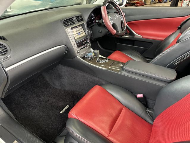 TOYOTA LEXUS IS350C 2010