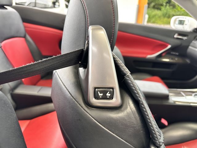 TOYOTA LEXUS IS350C 2010