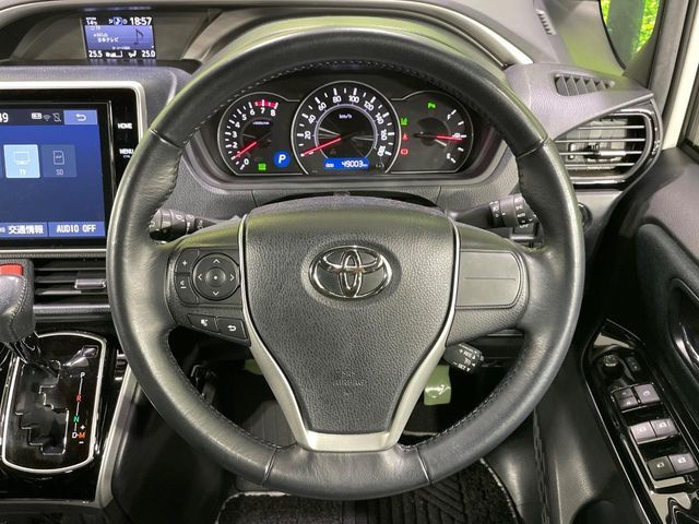 TOYOTA VOXY 2019