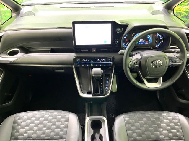 TOYOTA VOXY HYBRID 2025