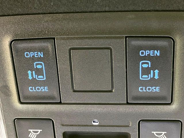 TOYOTA VOXY HYBRID 2025