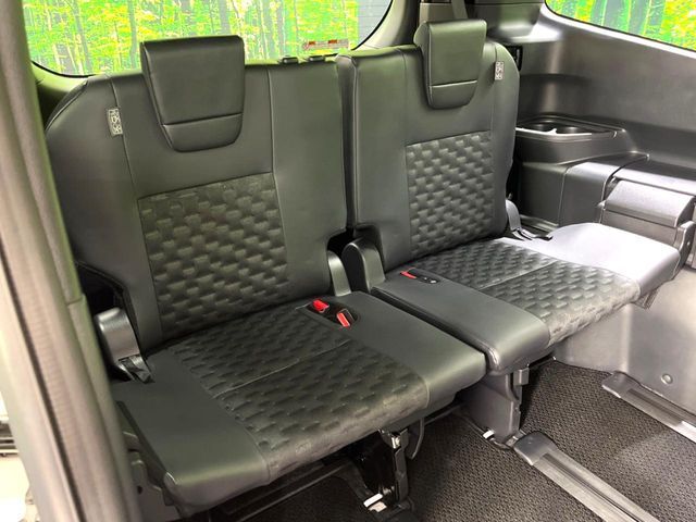 TOYOTA VOXY HYBRID 2025