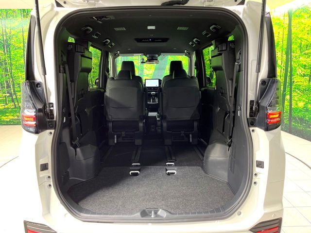 TOYOTA VOXY HYBRID 2025