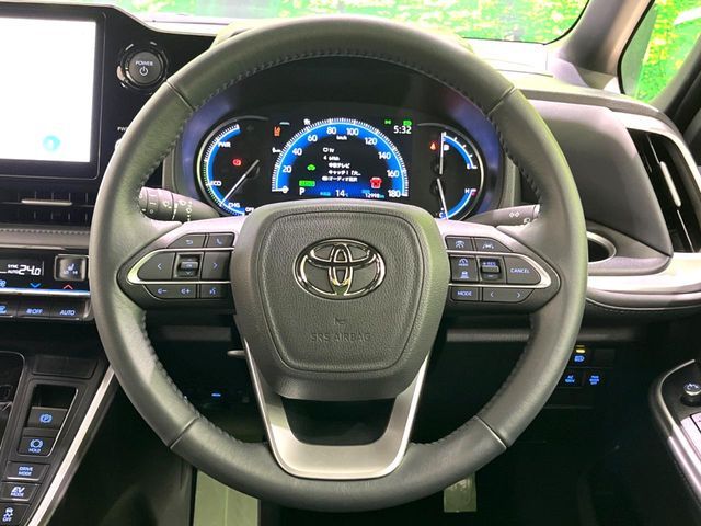 TOYOTA VOXY HYBRID 2025