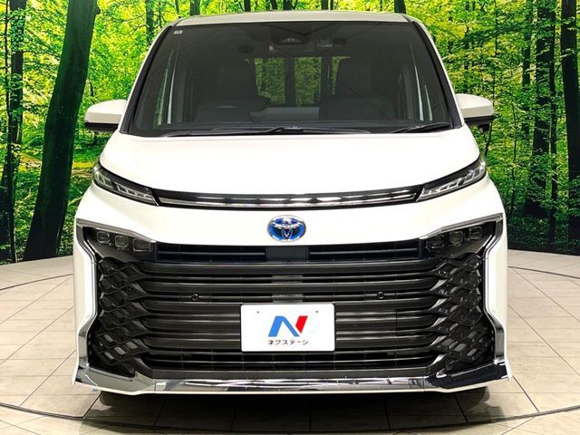 TOYOTA VOXY HYBRID 2025