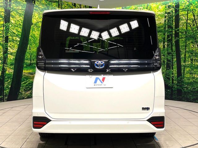 TOYOTA VOXY HYBRID 2025