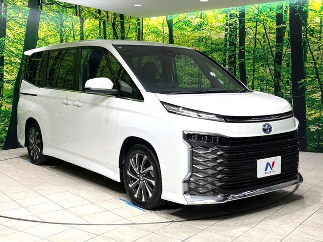 TOYOTA VOXY HYBRID 2025