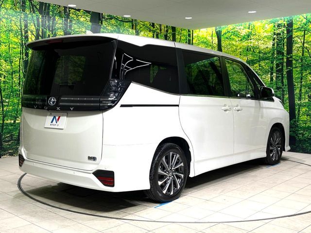 TOYOTA VOXY HYBRID 2025