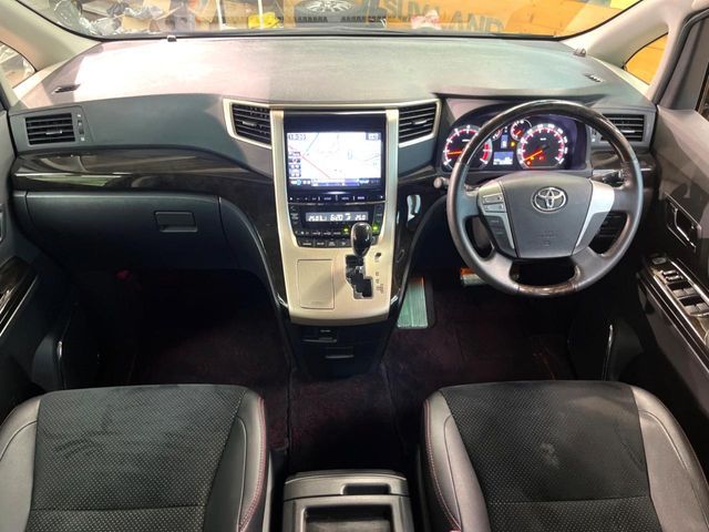 TOYOTA VELLFIRE 2013