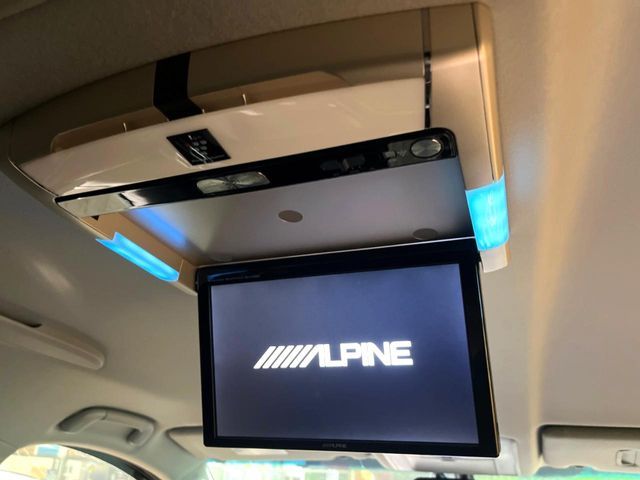 TOYOTA VELLFIRE 2013