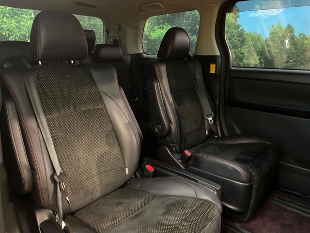 TOYOTA VELLFIRE 2013