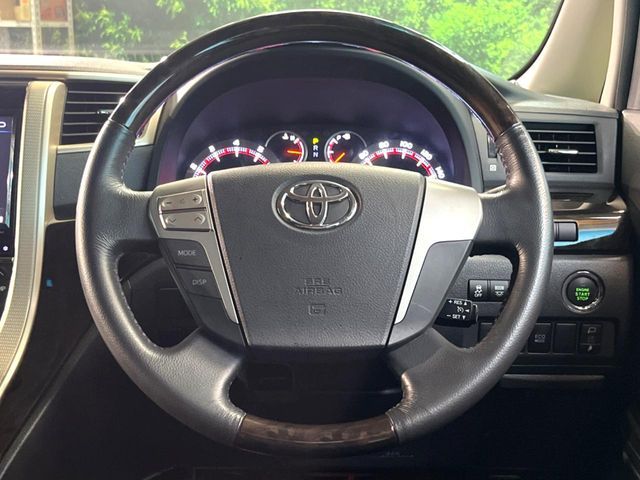 TOYOTA VELLFIRE 2013