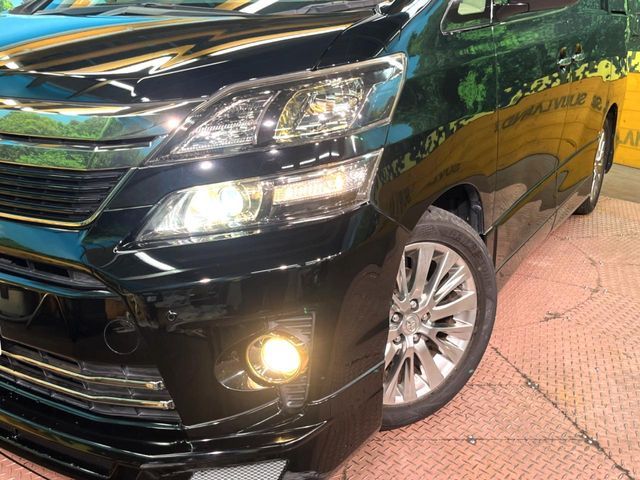 TOYOTA VELLFIRE 2013