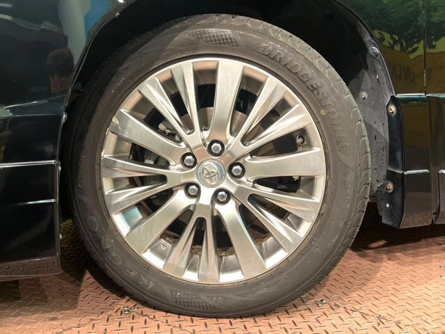 TOYOTA VELLFIRE 2013