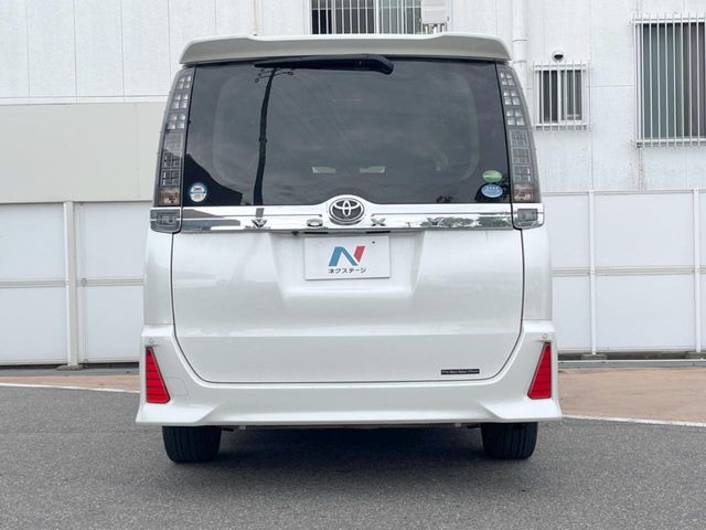 TOYOTA VOXY 2016