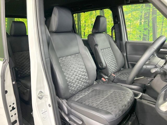 TOYOTA VOXY HYBRID 2024