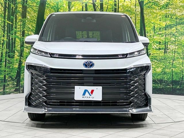 TOYOTA VOXY HYBRID 2024