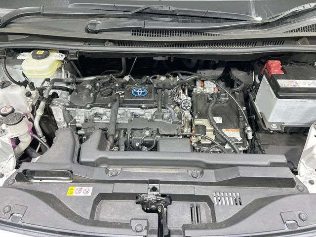 TOYOTA VOXY HYBRID 2024