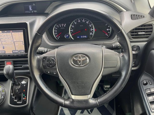 TOYOTA VOXY 2016