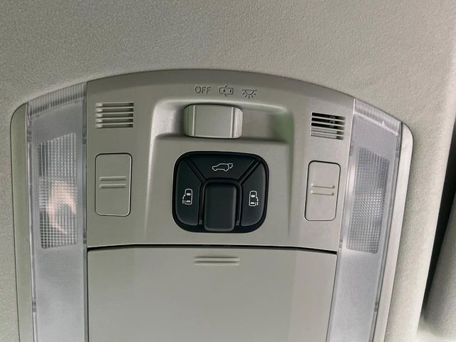 TOYOTA VELLFIRE 2012