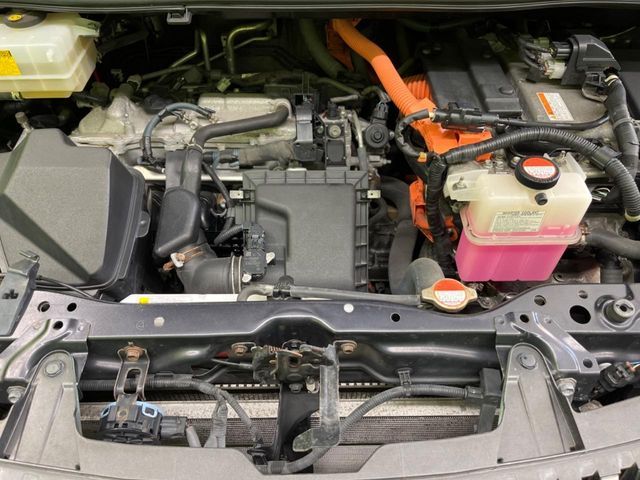 TOYOTA ESQUIRE HYBRID 2015