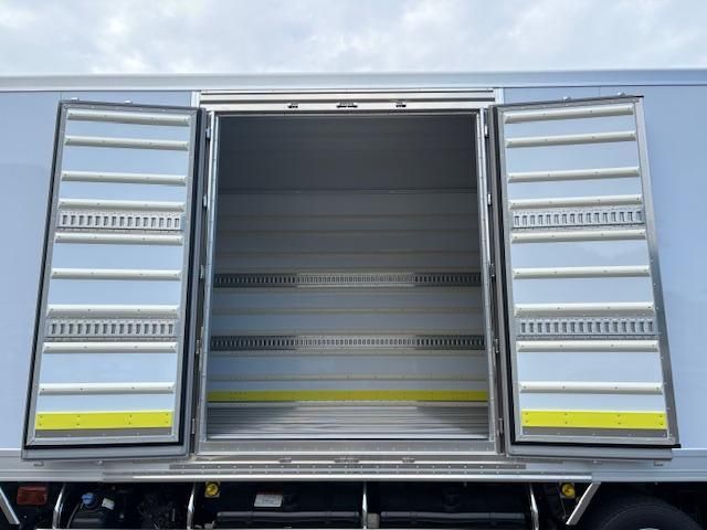 MITSUBISHI FUSOU SUPER GREAT 2025