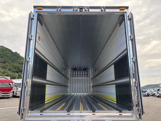 MITSUBISHI FUSOU SUPER GREAT 2025