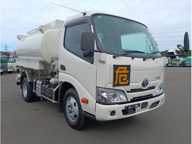 TOYOTA DYNA 2025