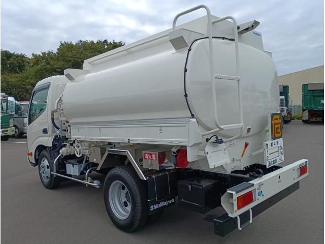 TOYOTA DYNA 2025