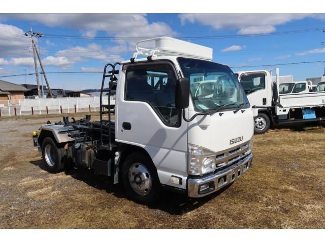 ISUZU ELF 2015