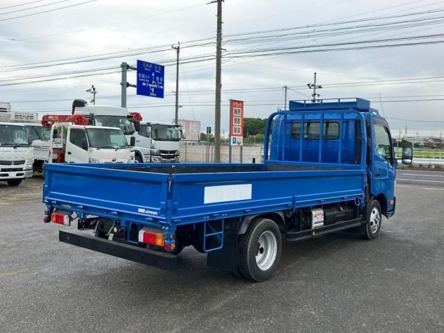 TOYOTA DYNA 2022