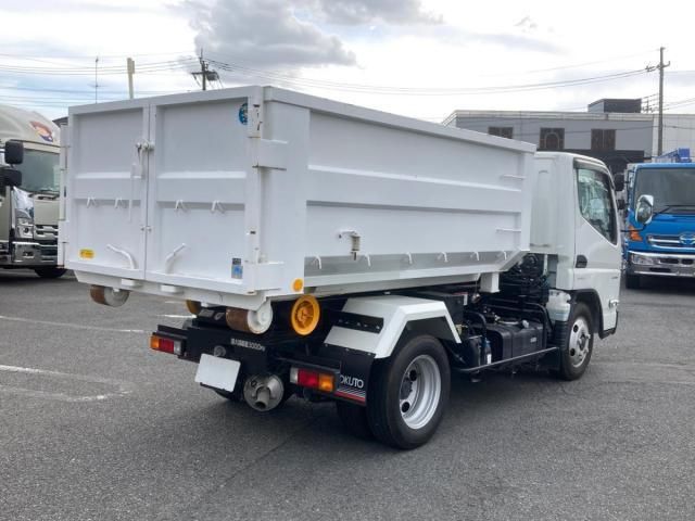 MITSUBISHI CANTER 2023