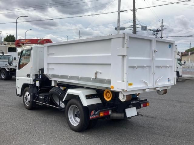 MITSUBISHI CANTER 2023