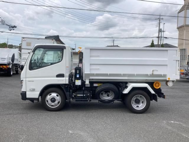 MITSUBISHI CANTER 2023