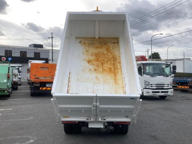 MITSUBISHI CANTER 2023