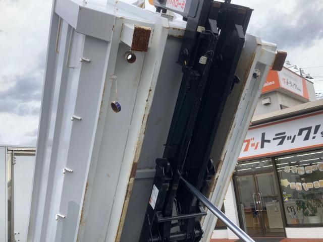 MITSUBISHI CANTER 2023