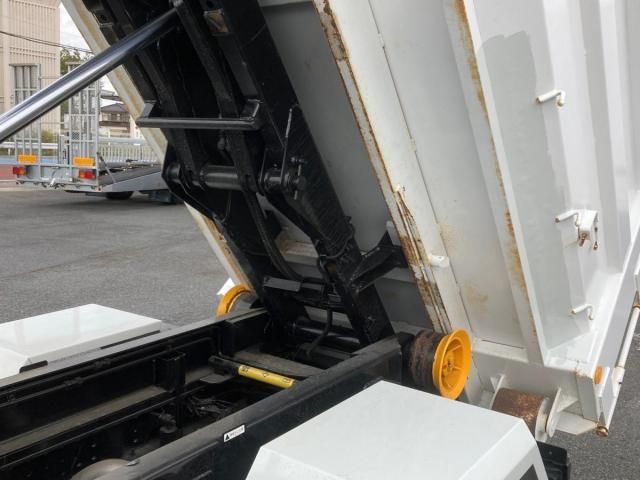 MITSUBISHI CANTER 2023