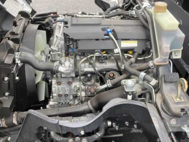 MITSUBISHI CANTER 2023