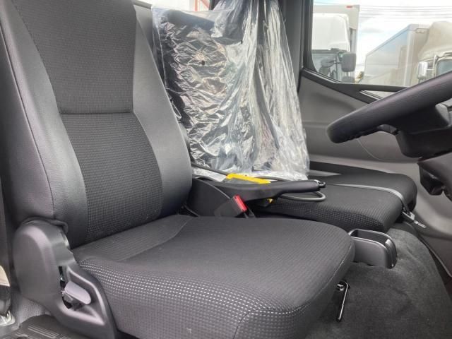 MITSUBISHI CANTER 2023