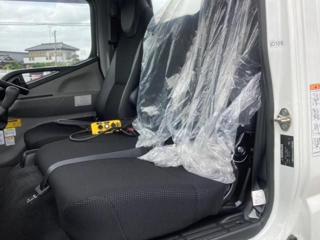 MITSUBISHI CANTER 2023